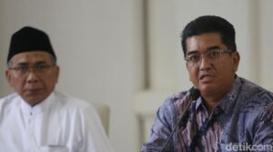 Disertasi Bahlil Belum Final? Universitas Angkat Bicara Soal Validitasnya